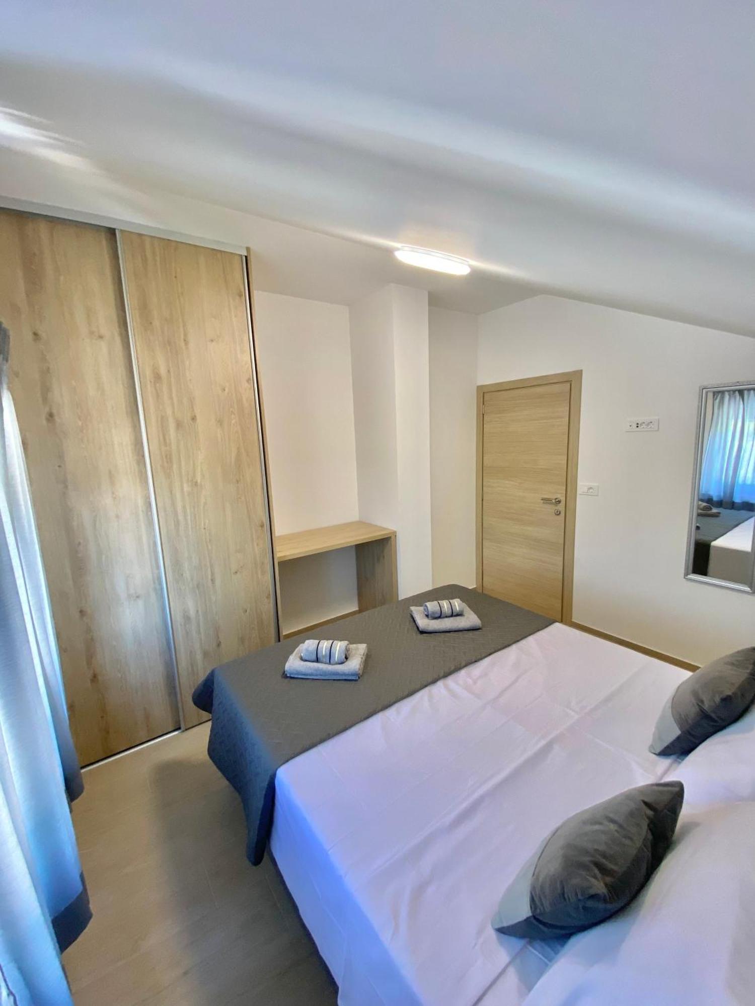 Theros Bibinje Esterno foto